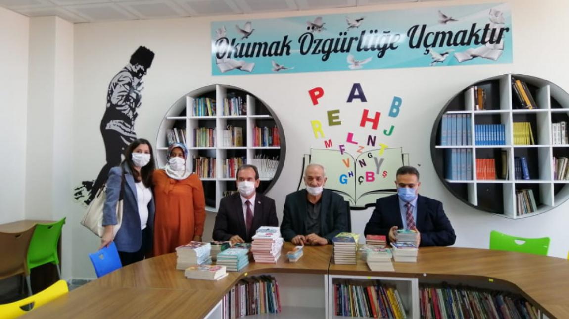 Osmaniye'mizin Değerli Şair ve Yazarı Bestami Yazgan'ın Okulumuzu Ziyareti